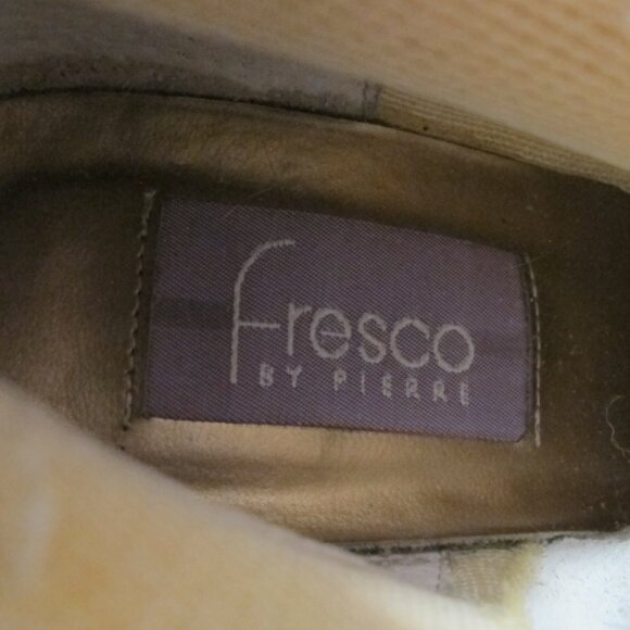 Fresco by Pierre bone ankle boots with gold tassel accent and 2 inch heel 8.5M - Picture 7 of 9